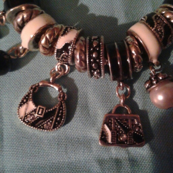 SALE! Vintage silver tone purse charm bracelet - Picture 4 of 8